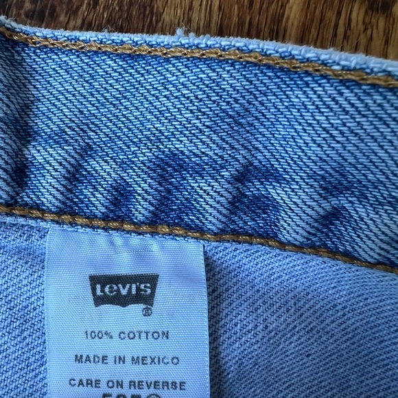 Levi's Light Blue Jean Shorts Classic Denim Style - Picture 3 of 6